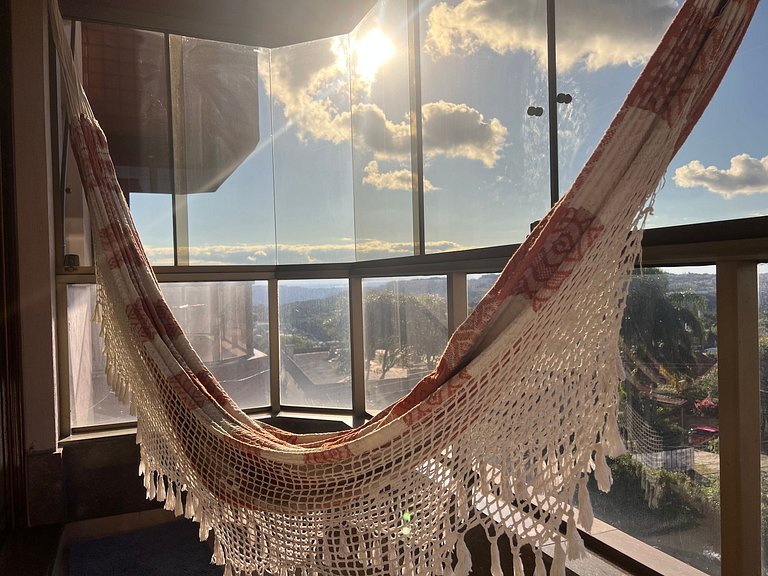 Apto com sacada e vista vale dos vinhedos
