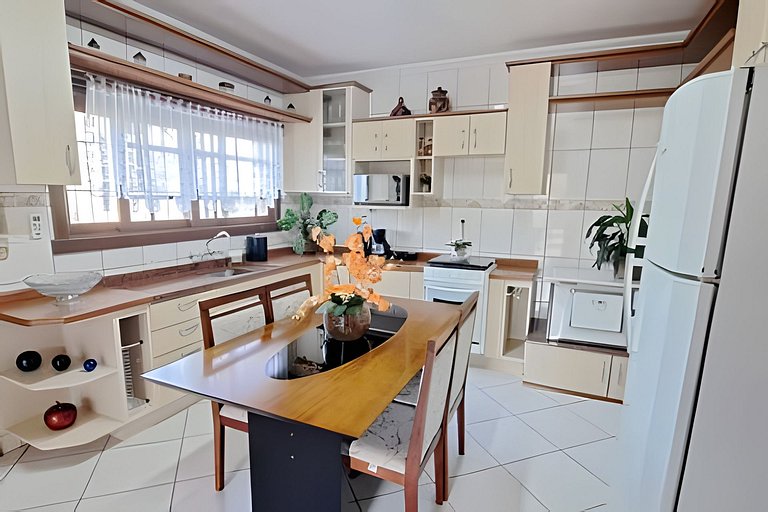 Casa Caminhos de Pedra ao lado da casa da ovelha