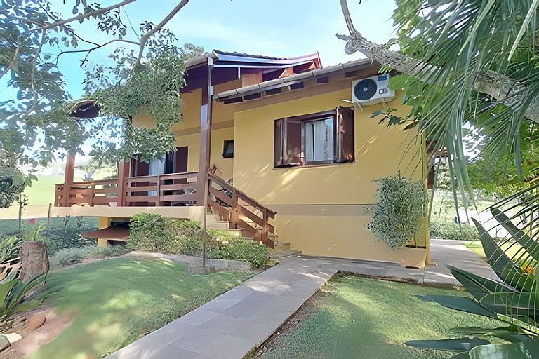 Casa Caminhos de Pedra ao lado da casa da ovelha