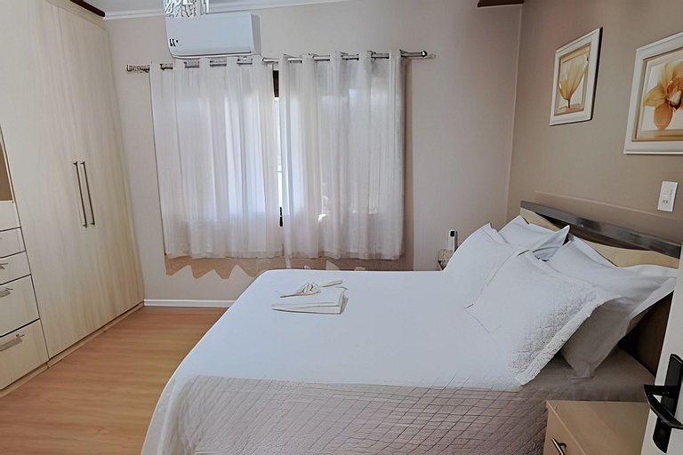 Casa Caminhos de Pedra ao lado da casa da ovelha