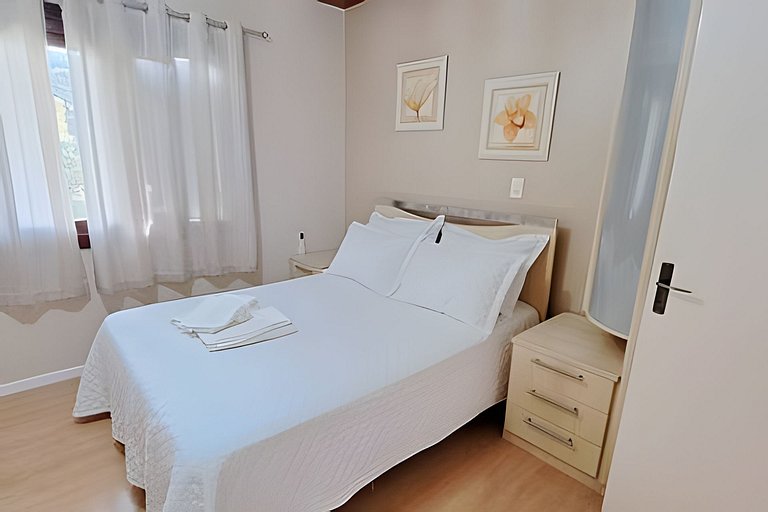 Casa Caminhos de Pedra ao lado da casa da ovelha