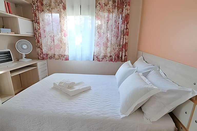 Casa Caminhos de Pedra ao lado da casa da ovelha