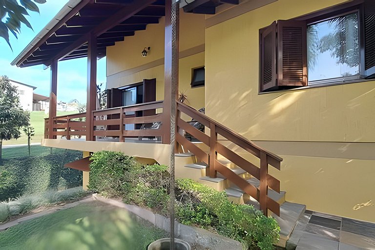 Casa Caminhos de Pedra ao lado da casa da ovelha