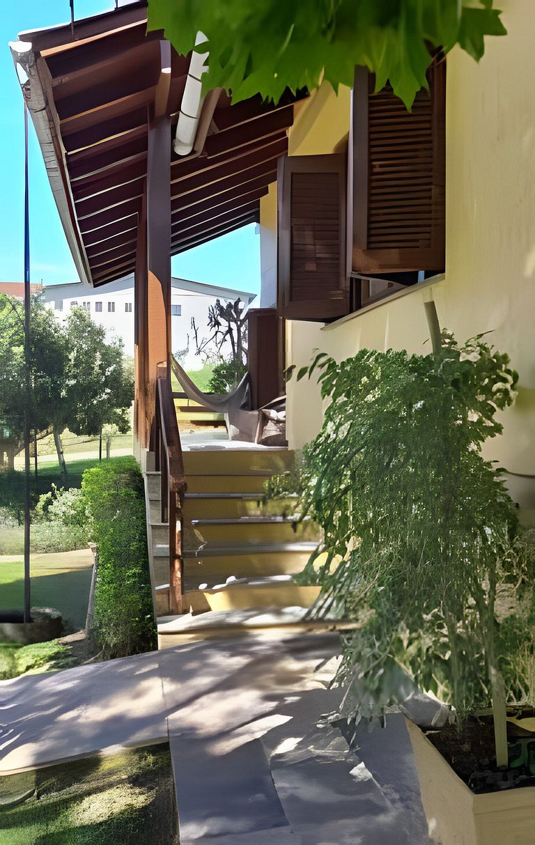 Casa Caminhos de Pedra ao lado da casa da ovelha