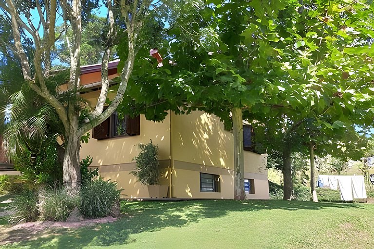 Casa Caminhos de Pedra ao lado da casa da ovelha