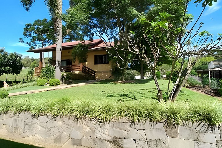 Casa Caminhos de Pedra ao lado da casa da ovelha