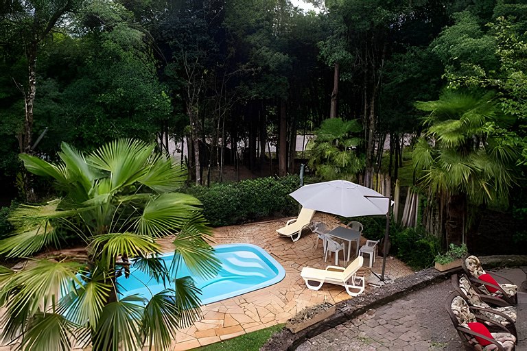 Sítio Exclusivo com Piscina, Lareira e Natureza