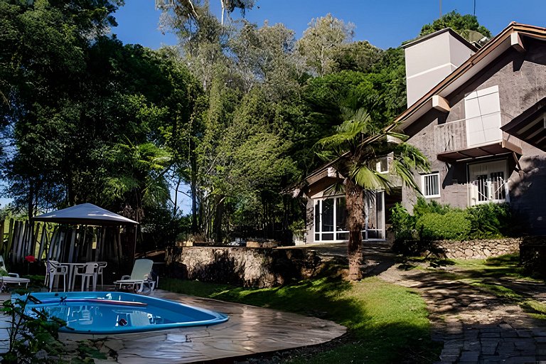 Sítio Exclusivo com Piscina, Lareira e Natureza