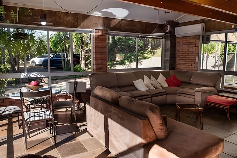 Sítio Exclusivo com Piscina, Lareira e Natureza