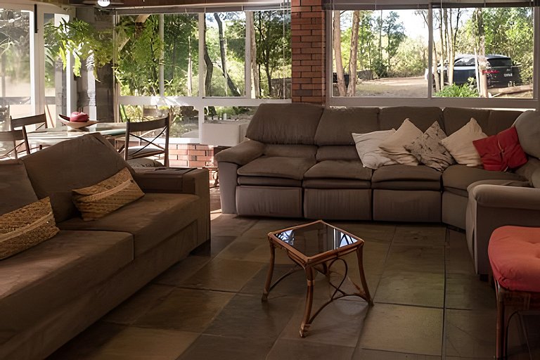 Sítio Exclusivo com Piscina, Lareira e Natureza