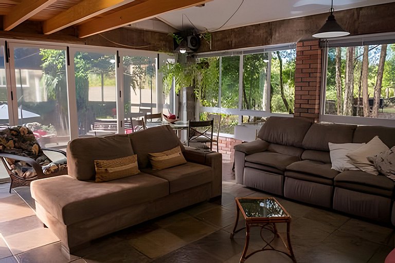 Sítio Exclusivo com Piscina, Lareira e Natureza