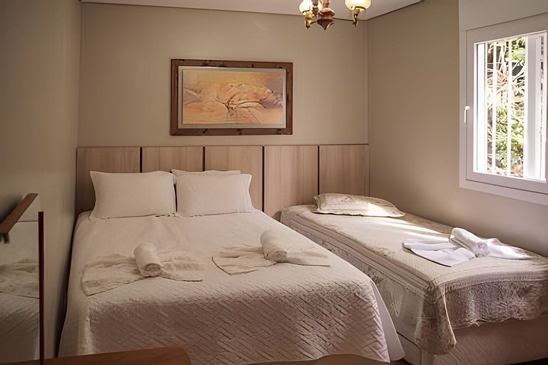 Sítio Exclusivo com Piscina, Lareira e Natureza