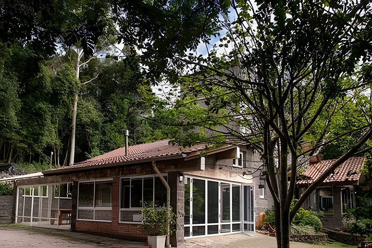 Sítio Exclusivo com Piscina, Lareira e Natureza