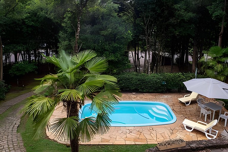 Sítio Exclusivo com Piscina, Lareira e Natureza